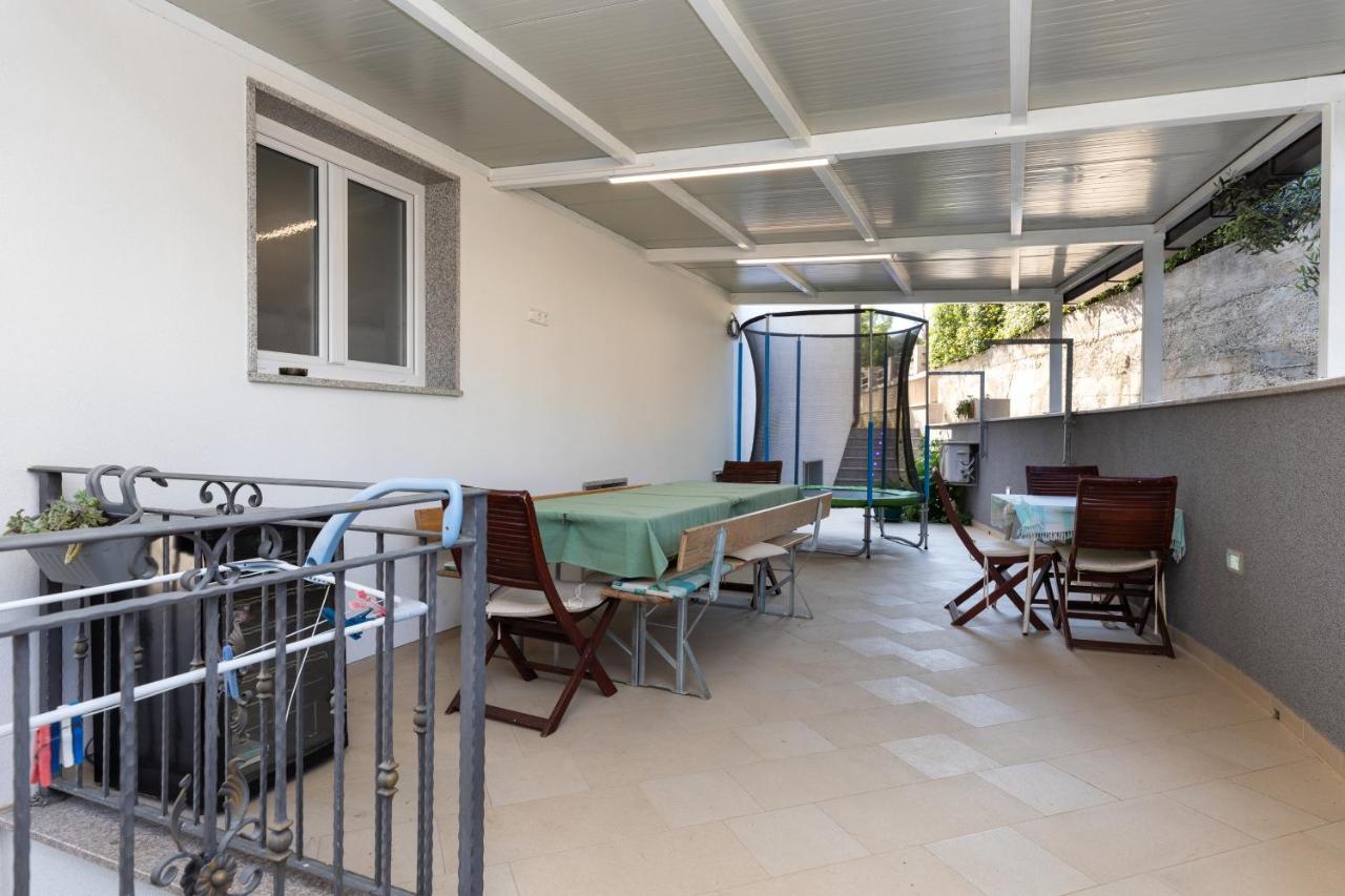 Apartment Duce 5973B Omis Bagian luar foto