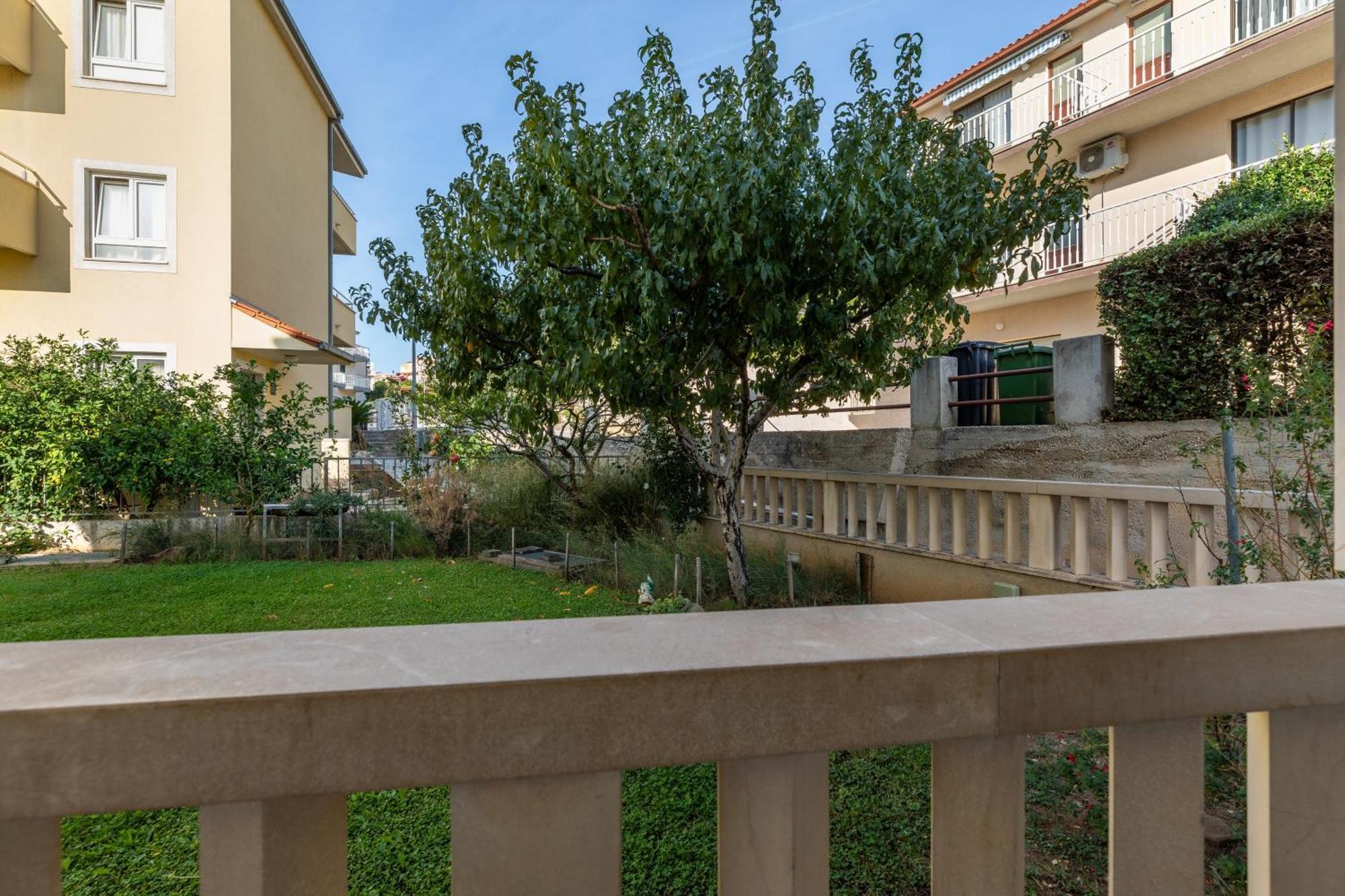 Apartment Duce 5973B Omis Bagian luar foto
